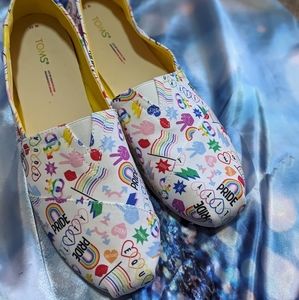 TOMS Women's size 11W Pride slip ONS